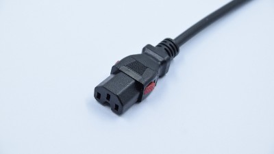 帶自鎖電源線插頭是怎樣的？